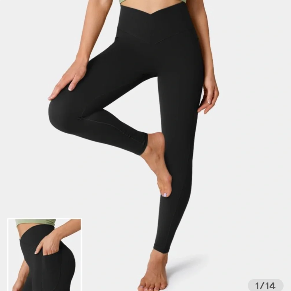 NWT! HALARA Cloudful soft black yoga leggings with pockets, M.